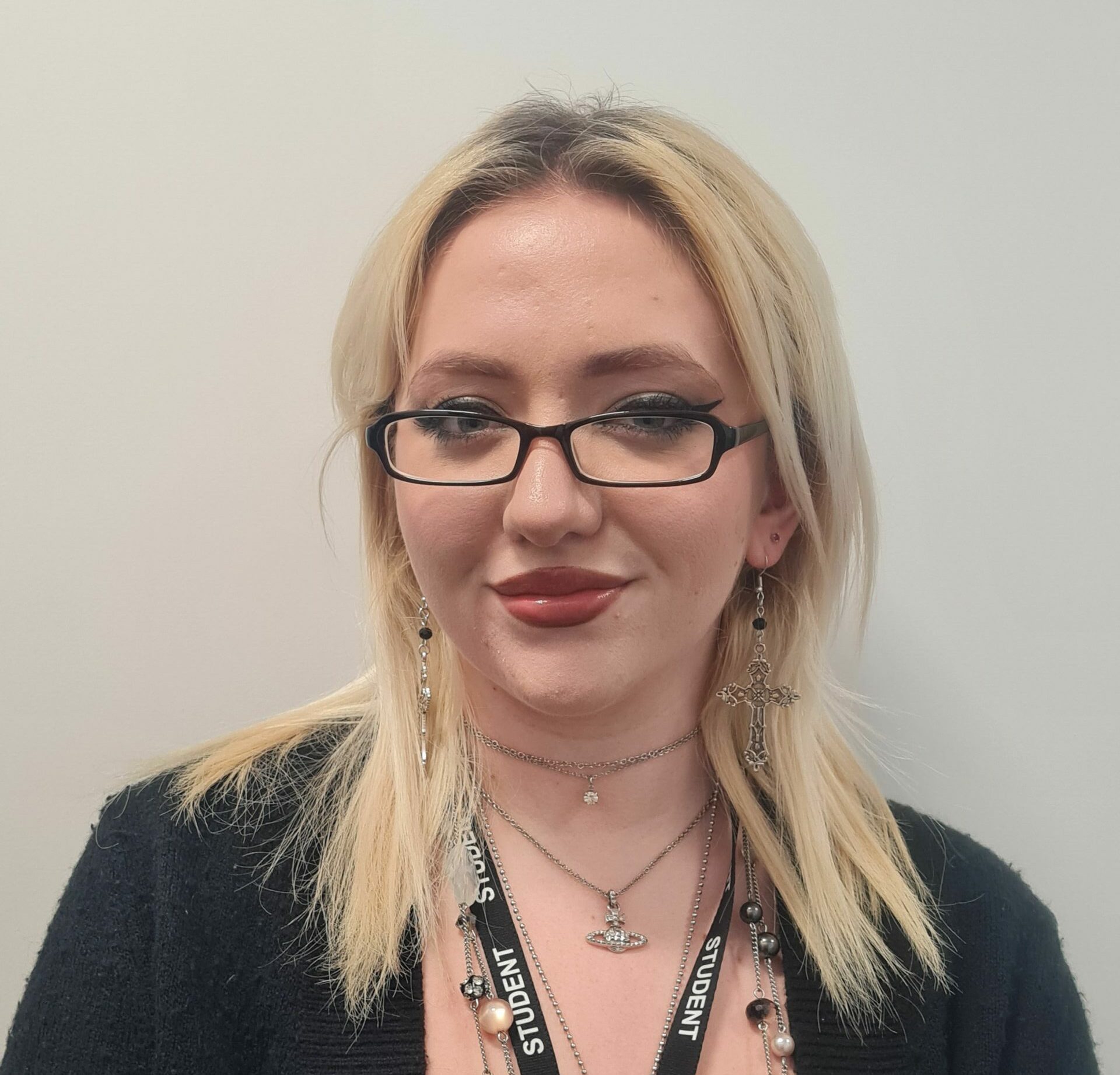 Image of female student Ellie Clatworthy