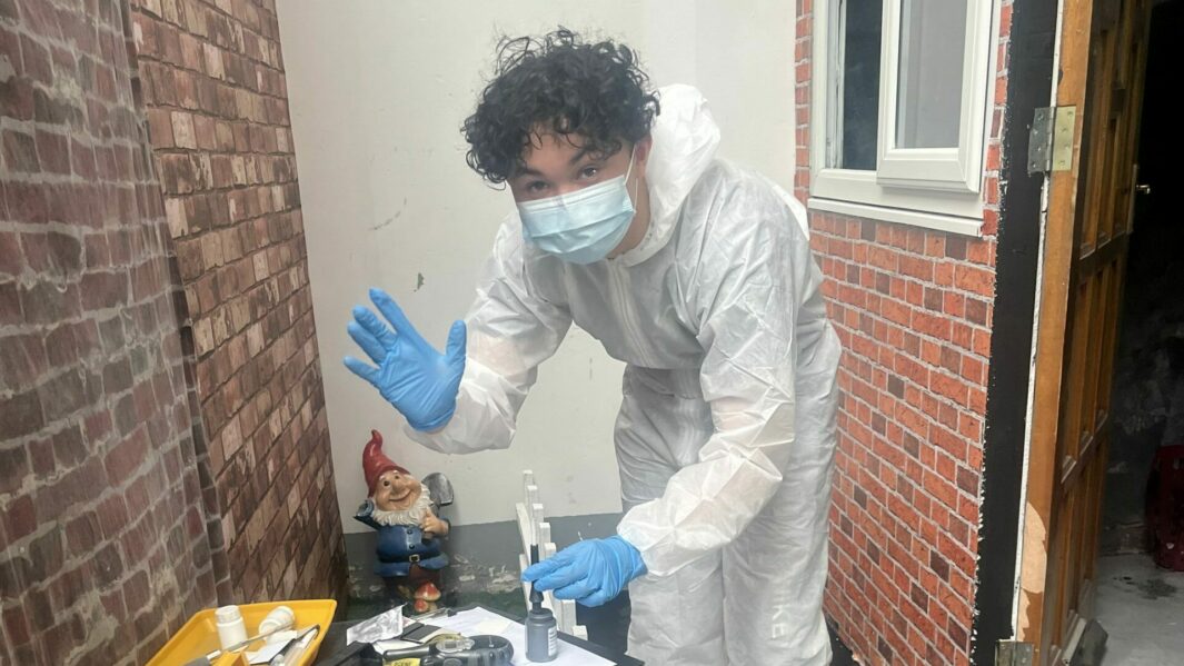 A student bin A CSI suit