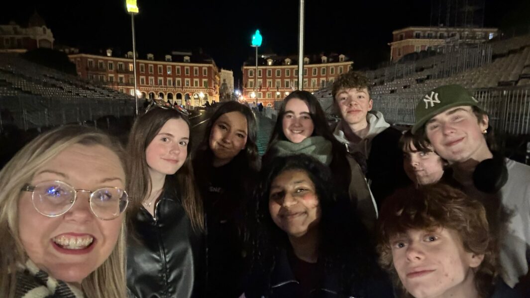 A group of students on the French trip