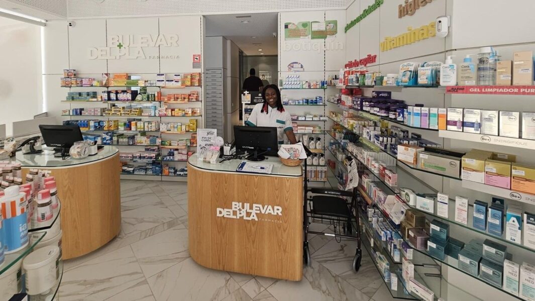 Student in Alicante in a chemist