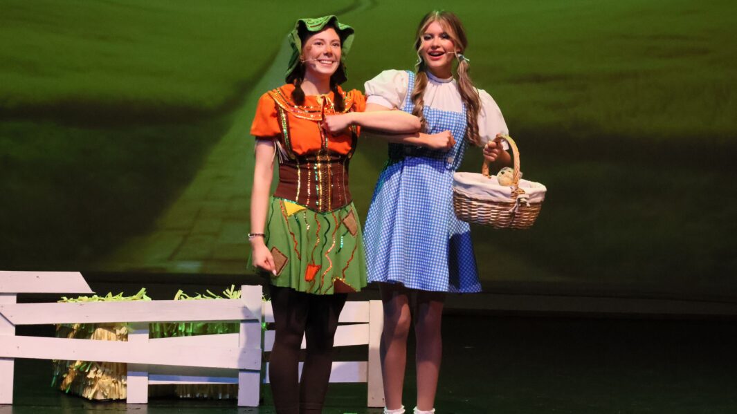 Students dressed as Dorothy and the lion