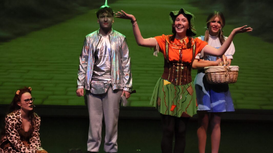 students dressed as the tin man and the scarecrow