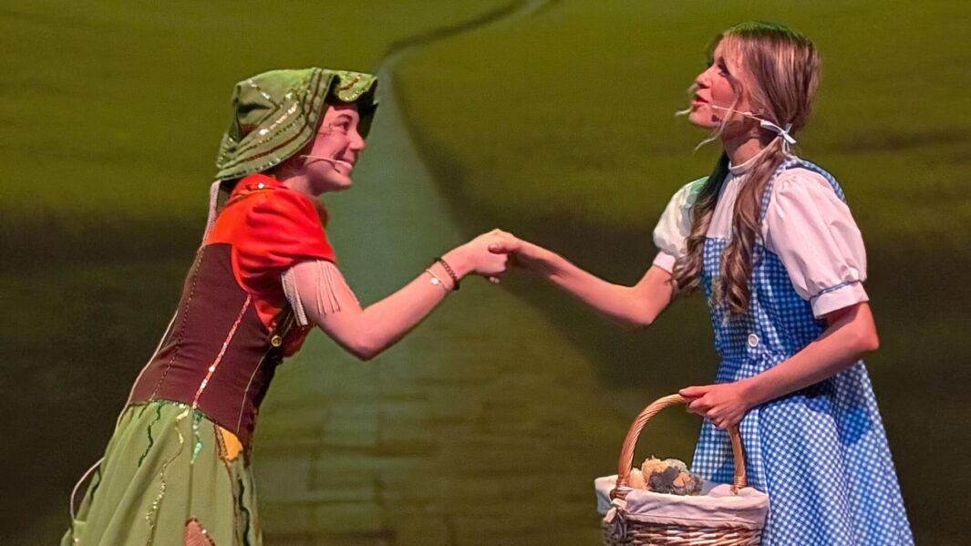 Students dressed as Dorothy and the lion