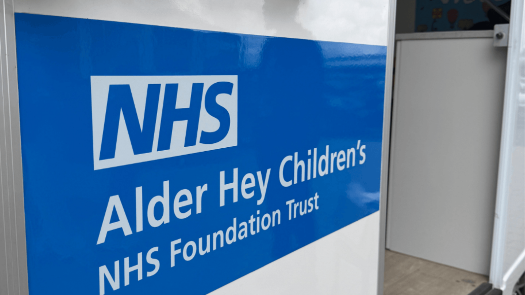 Mollies bus NHS Alder Hey